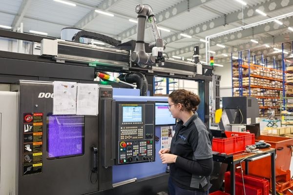 CNC cobot Your CNC Solutions Varsseveld